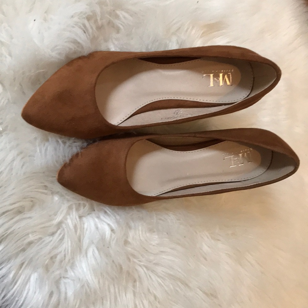 Size 7 suede brown shoes